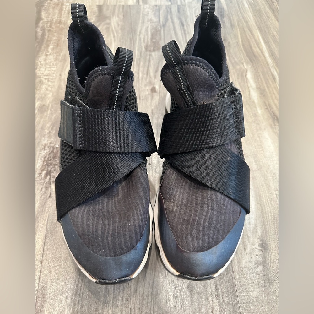 Sorel Kinetic Sneakers Womens Size 7 Black slip on Velcro NL2909-010
